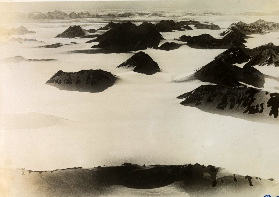 ETH-BIB-König Oskar II Land mit Prinz Karl Vorland von Osten aus 1800 m Höhe-Spitzbergenflug 1923-LBS MH02-01-0020-AL-FL