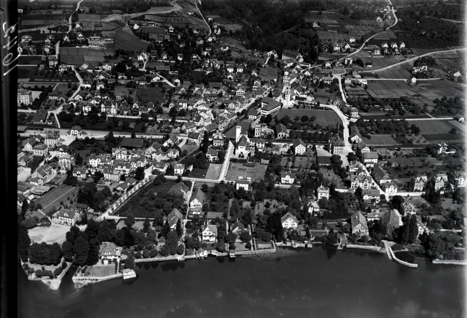 ETH-BIB-Küsnacht am Zürichsee aus 200 m-Inlandflüge-LBS MH01-001642