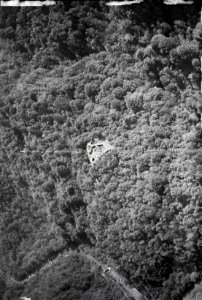 ETH-BIB-Küsnacht, Ruine Wulp v. W. aus 150 m-Inlandflüge-LBS MH01-005600