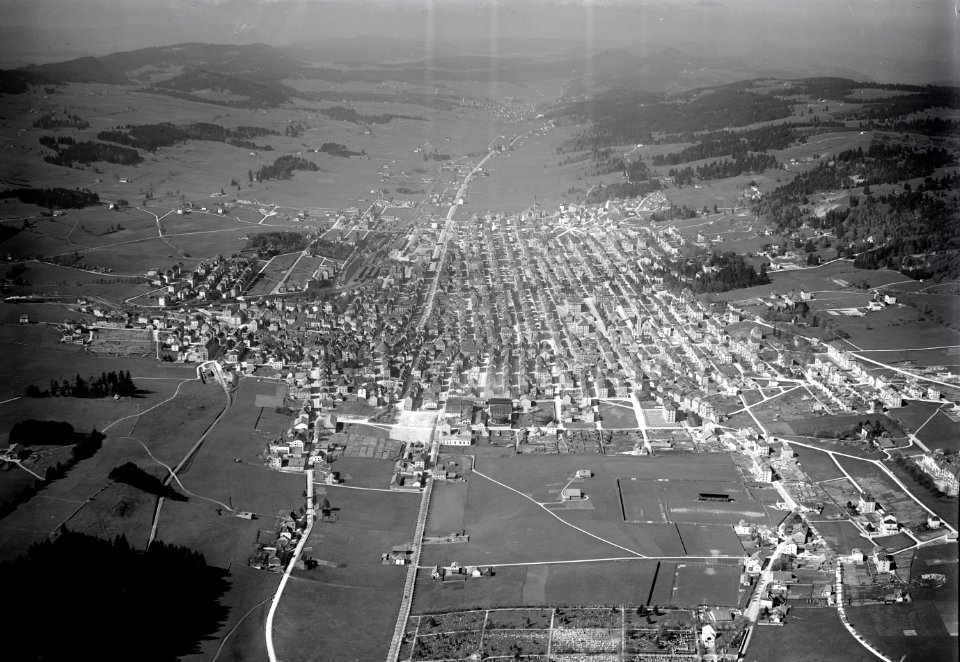 ETH-BIB-La Chaux-de-Fonds v. N. O. aus 1400 m-Inlandflüge-LBS MH01-006048