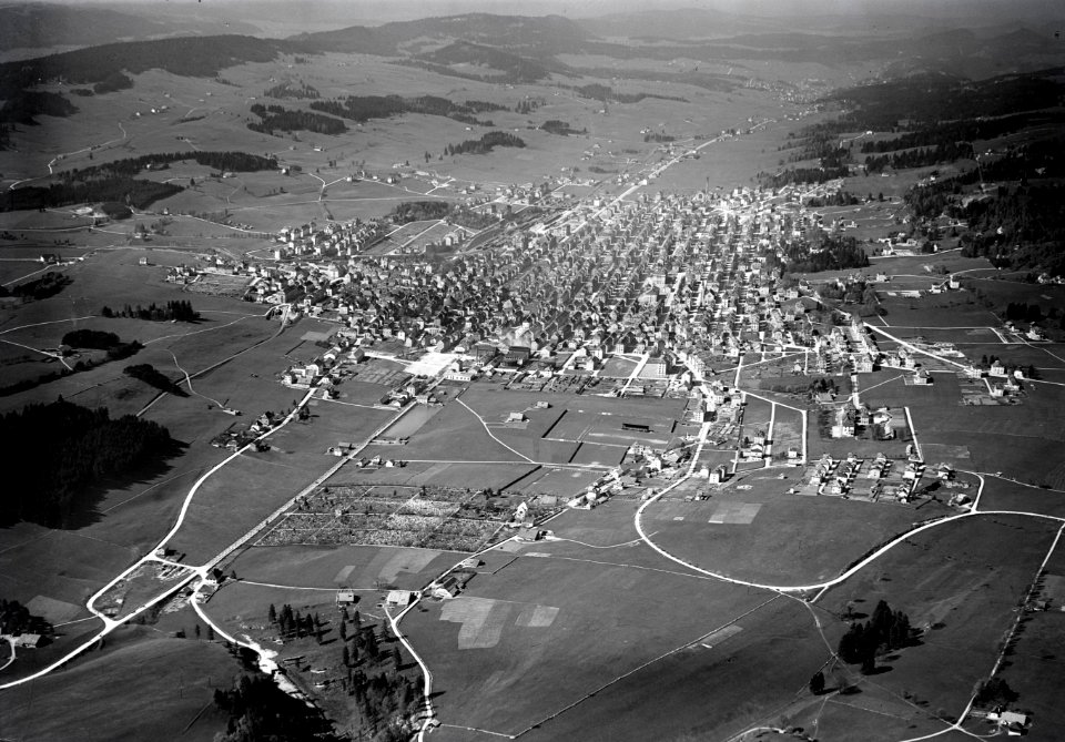 ETH-BIB-La Chaux-de-Fonds v. N. O. aus 1400 m-Inlandflüge-LBS MH01-006047
