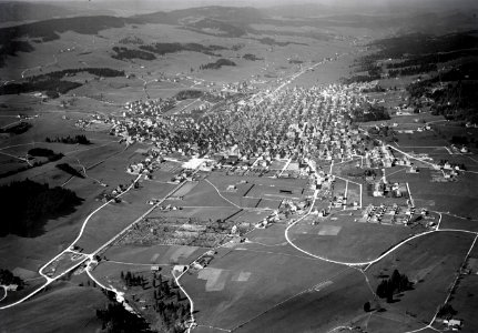 ETH-BIB-La Chaux-de-Fonds v. N. O. aus 1400 m-Inlandflüge-LBS MH01-006047