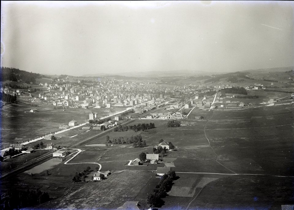 ETH-BIB-La Chaux-de-Fonds aus 400 m-Inlandflüge-LBS MH01-004656