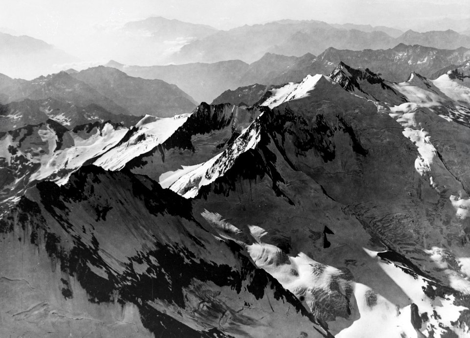 ETH-BIB-Lagginhorn, Weissmies, Portjengrat, Pizzo d'Andolla v. N. W. aus 4500 m-Inlandflüge-LBS MH01-001036
