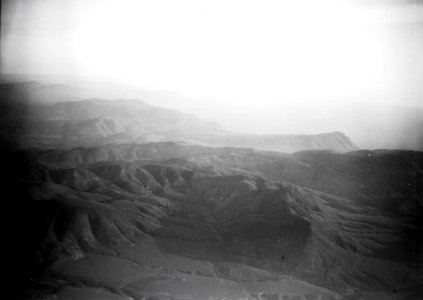 ETH-BIB-Landschaft mit vielen Einschnitten und Faltungen-Kilimanjaroflug 1929-30-LBS MH02-07-0535