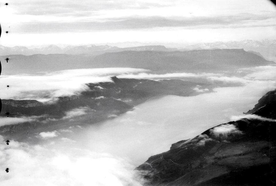 ETH-BIB-Lac du Bourget mit Grajischen Alpen von N.W. aus 2500 m Höhe-Mittelmeerflug 1928-LBS MH02-05-0001