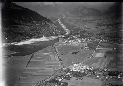 ETH-BIB-Landquart, Maienfeld, Fläscherberg, Luziensteig v. S. aus 600 m-Inlandflüge-LBS MH01-003880