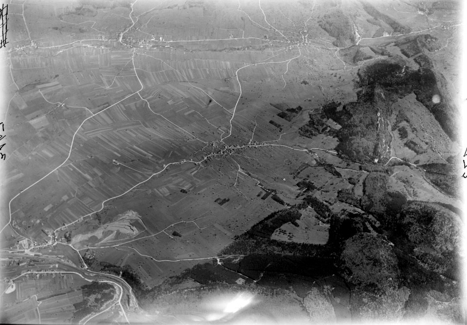 ETH-BIB-Laufen, Wahlen, Breitenbach, Büsserach, Wahlen v. S. W. aus 300 m-Inlandflüge-LBS MH01-003167
