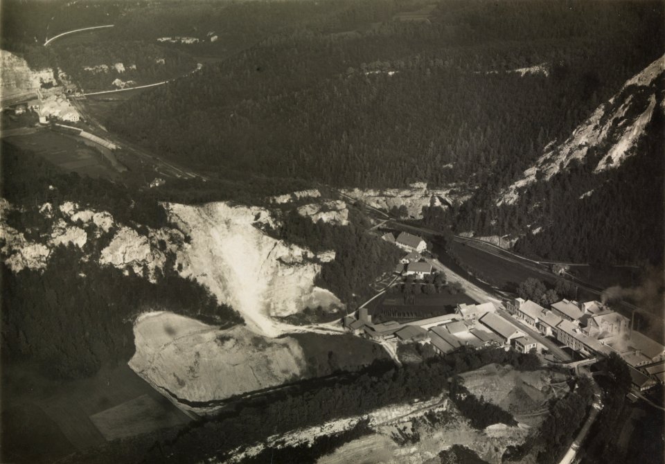 ETH-BIB-Laufental, Zementfabrik Liesberg und Liesbergmühle-Inlandflüge-LBS MH03-1443