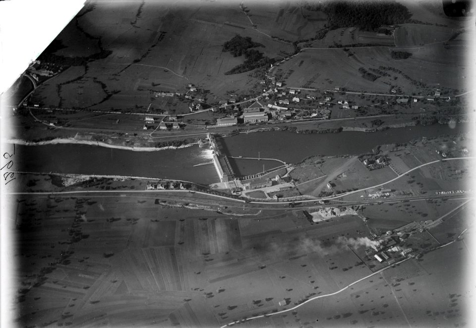 ETH-BIB-Laufenburg, Kraftwerk am Rhein, Staubecken v. S. aus 800 m-Inlandflüge-LBS MH01-001295