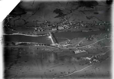 ETH-BIB-Laufenburg, Kraftwerk am Rhein, Staubecken v. S. aus 800 m-Inlandflüge-LBS MH01-001295