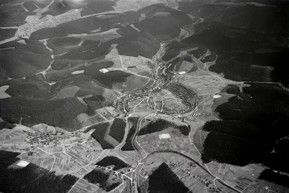 ETH-BIB-Lauscha bei Neuhaus am Rennweg, Blick nach Süden-Weitere-LBS MH02-35-0002