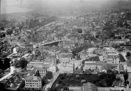 ETH-BIB-Lausanne-Altstadt aus 200 m-Inlandflüge-LBS MH01-004575