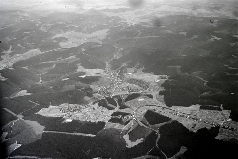 ETH-BIB-Lauscha bei Neuhaus am Rennweg, Blick nach Süden-Weitere-LBS MH02-35-0001