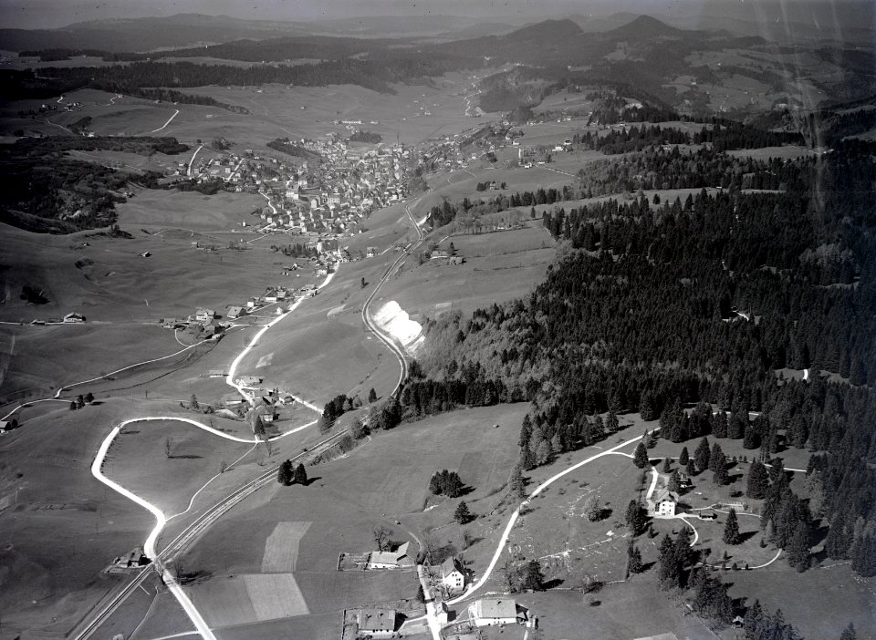 ETH-BIB-Le Locle v. N. O. aus 1400 m-Inlandflüge-LBS MH01-006055
