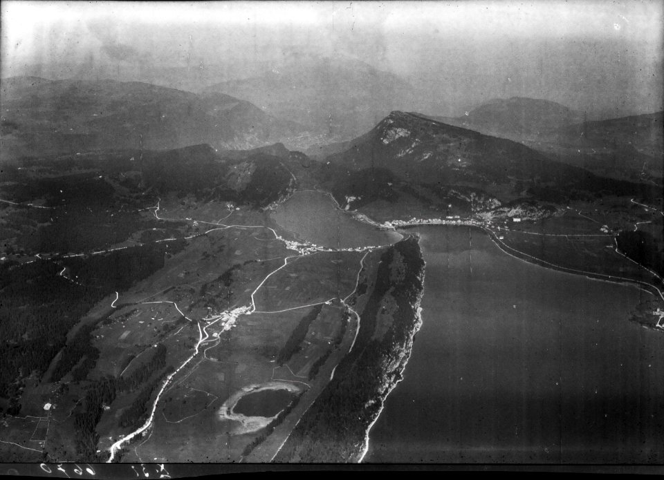 ETH-BIB-Les Charbonnières, Le Pont, Lac Brenet, Lac de Joux v. S. W. aus 1500 m-Inlandflüge-LBS MH01-006670