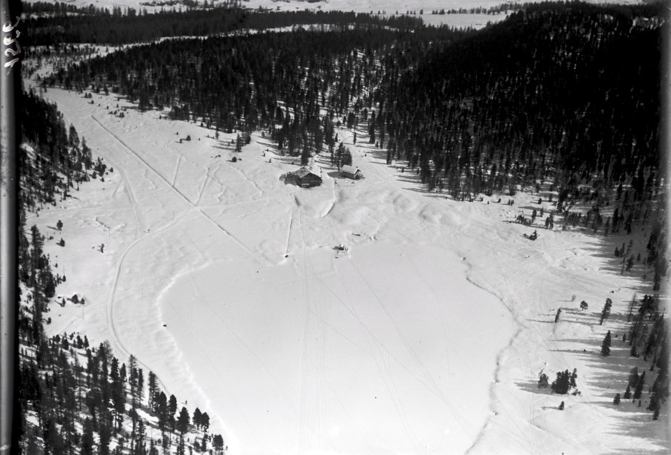 ETH-BIB-Lej da Statz-Statzersee (St. Moritz), vereister Bergsee mit Gasthaus v. W. aus 500 m-Inlandflüge-LBS MH01-001566