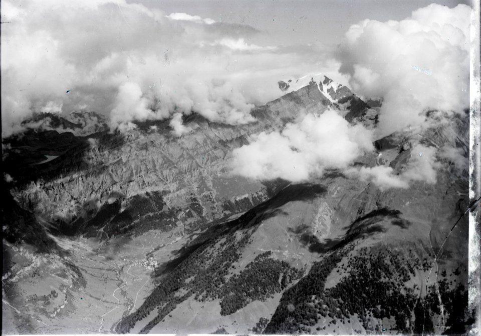 ETH-BIB-Leukerbad, Balmhorn in Wolken v. S. aus 4000 m-Inlandflüge-LBS MH01-000208