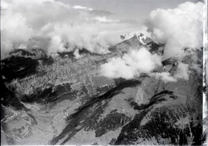ETH-BIB-Leukerbad, Balmhorn in Wolken v. S. aus 4000 m-Inlandflüge-LBS MH01-000208