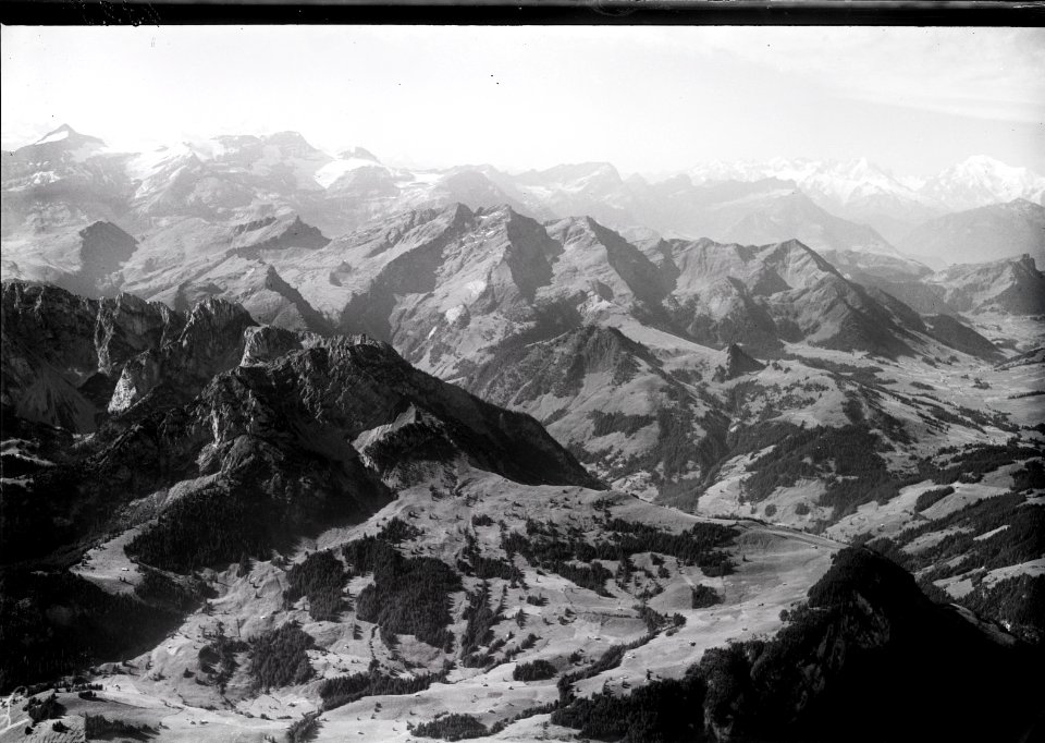 ETH-BIB-Les Mosses, Vallée de 'Etivaz, La Para, Les Diablerets, Dent de Morcles v. N. O. aus 2600 m-Inlandflüge-LBS MH01-004828
