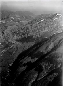 ETH-BIB-Leukerbad, Inden, Gemmipass, Daubensee, Rinderhorn, Balmhorn v. S. aus 5000 m-Inlandflüge-LBS MH01-001264