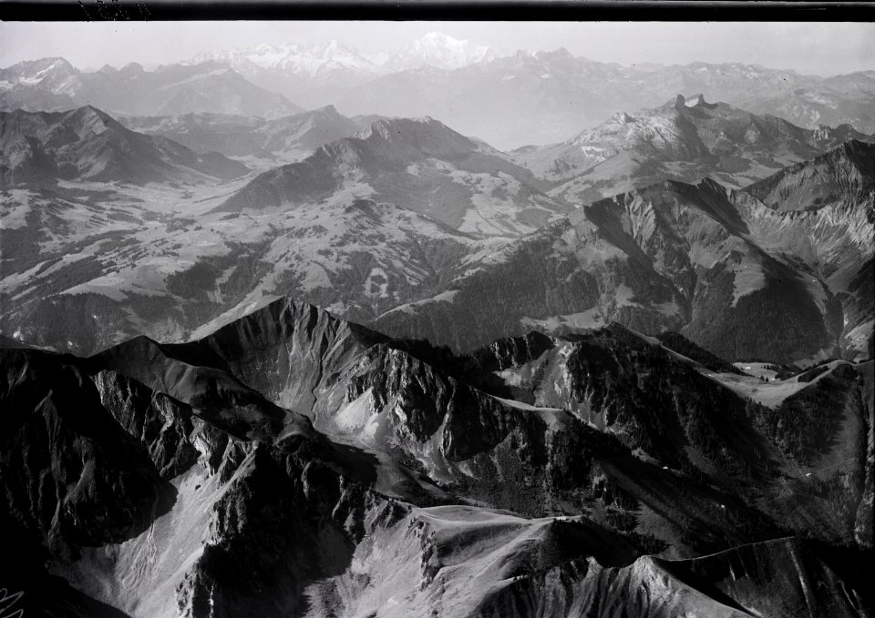 ETH-BIB-Les Mosses, Le Chamossaire, Mont Blanc, Tour de Mayen v. N. O. aus 2600 m-Inlandflüge-LBS MH01-004831