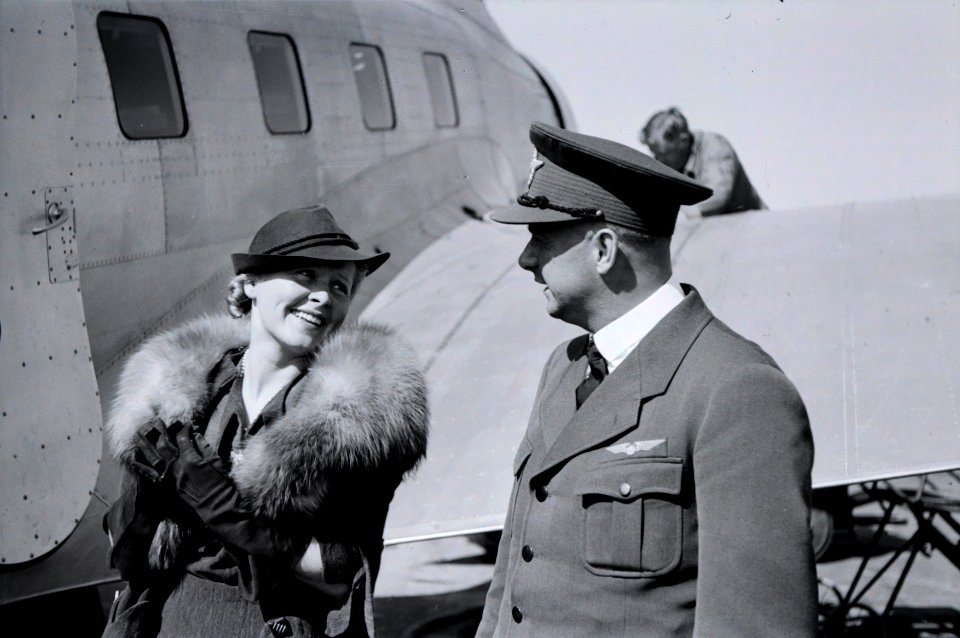 ETH-BIB-Liane Haid und Pilot-Inlandflüge-LBS MH05-35-15