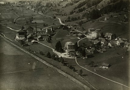 ETH-BIB-Leuggelbach bei Haslen, Gallati & Co. Stoffdruckerei-Inlandflüge-LBS MH03-1722