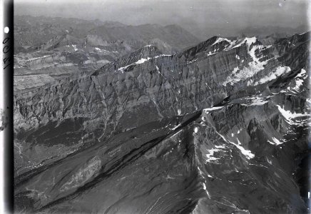 ETH-BIB-Leukerbad, Rinderhorn, im Vordergrund Torrentalp und Torrenthorn, Majinghorn, Daubenhorn v. S. aus 5000 m-Inlandflüge-LBS MH01-001260