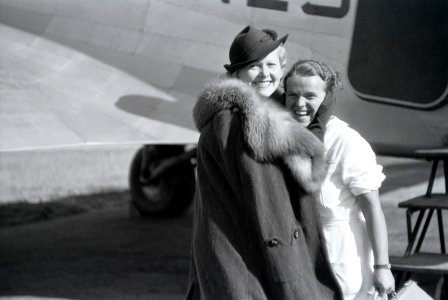 ETH-BIB-Liane Haid und Stewardess-Inlandflüge-LBS MH05-35-06