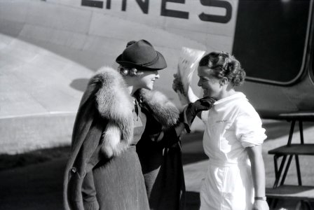 ETH-BIB-Liane Haid und Stewardess-Inlandflüge-LBS MH05-35-05