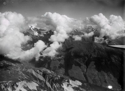 ETH-BIB-Leukerbad, Lötschental mit Wolken aus 4000 m-Inlandflüge-LBS MH01-000207