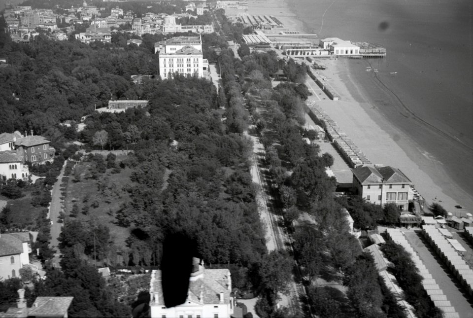 ETH-BIB-Lido von Venedig mit dem Grand Hotel des Bains-Weitere-LBS MH02-39-0008