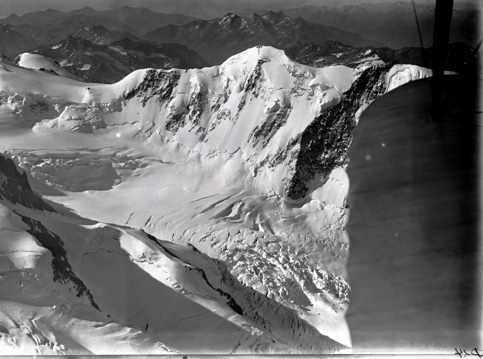 ETH-BIB-Liskamm, Grenzgletscher v. N. aus 5000 m-Inlandflüge-LBS MH01-001018
