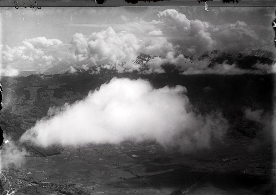 ETH-BIB-Linthebene, Speer mit Wolken v. S. W. aus 1000 m-Inlandflüge-LBS MH01-003668