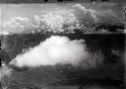 ETH-BIB-Linthebene, Speer mit Wolken v. S. W. aus 1000 m-Inlandflüge-LBS MH01-003668