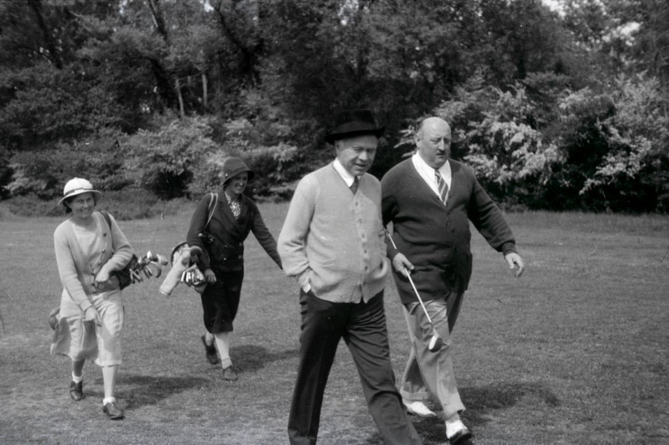 ETH-BIB-Lord Beaverbrook und Lord Castlerosse mit zwei Frauen beim Golf-Weitere-LBS MH02-47-0043