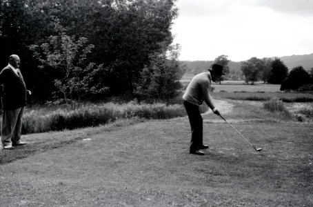 ETH-BIB-Lord Beaverbrook beim Golf-Weitere-LBS MH02-47-0046