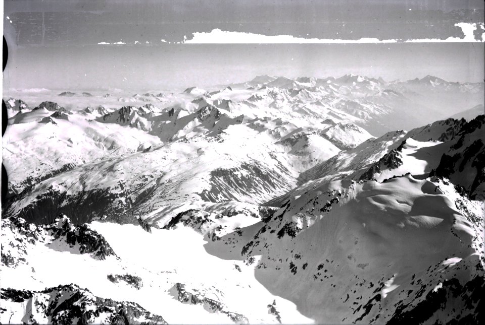 ETH-BIB-Lochberg, Furka, Muttenhörner, Muttengletscher, Walliseralpen v. N. O. aus 3400 m-Inlandflüge-LBS MH01-005640