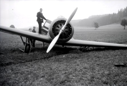 ETH-BIB-Lockheed Orion nach Landung auf Wiese-Weitere-LBS MH02-27-0007