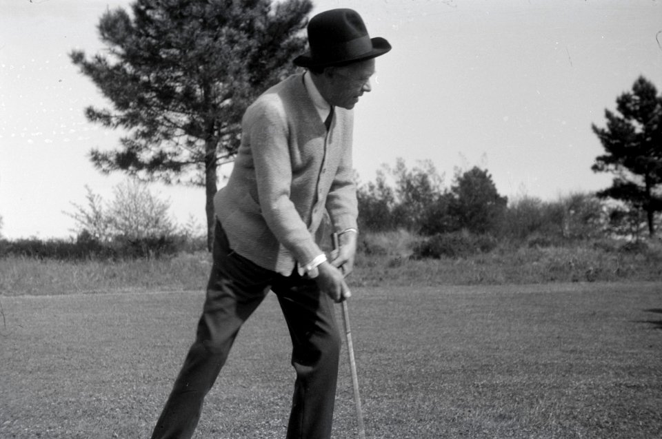 ETH-BIB-Lord Beaverbrook beim Golf-Weitere-LBS MH02-47-0045