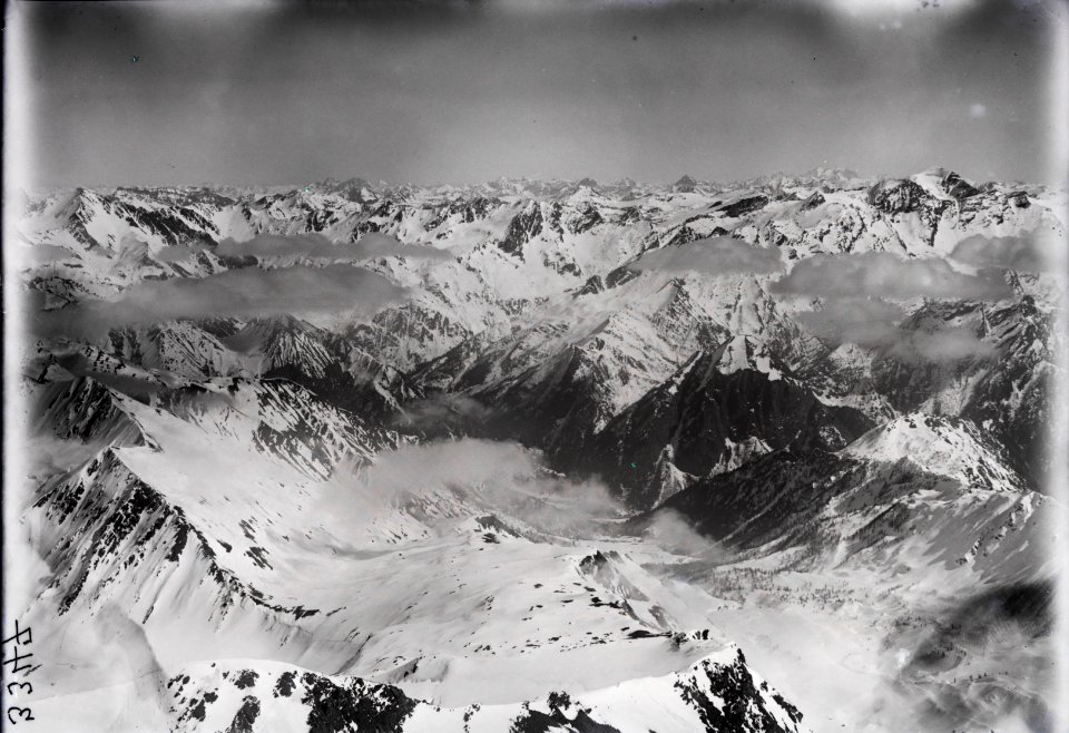 ETH-BIB-Lukmanierstrasse, Belniotal, Güferhorn v. W. aus 3200 m-Inlandflüge-LBS MH01-003347