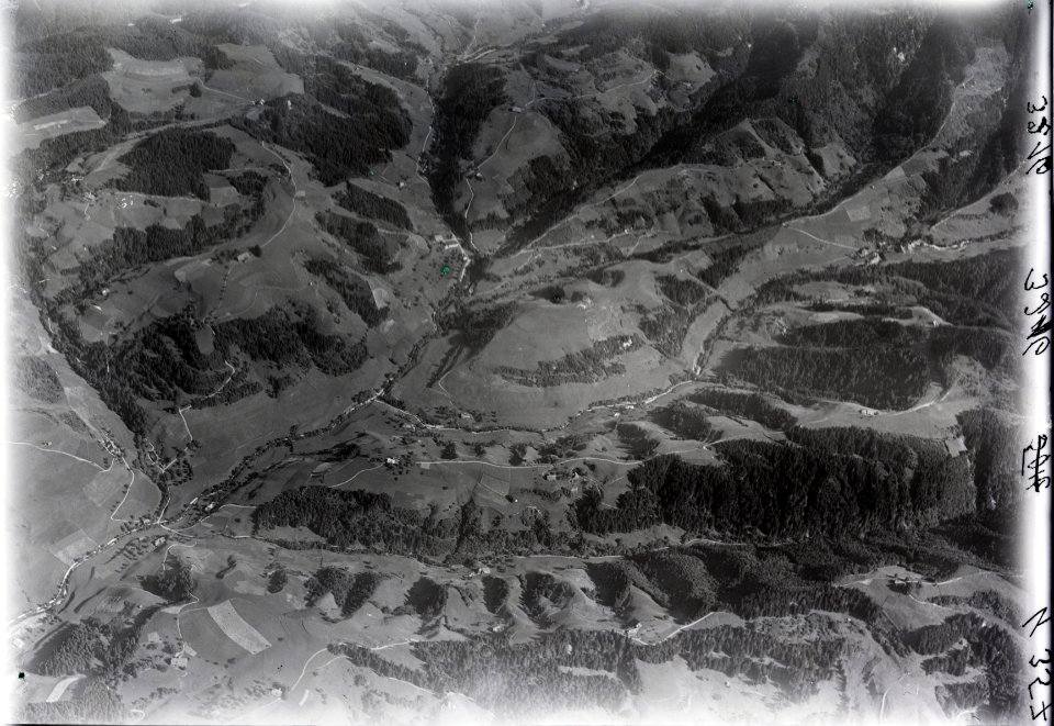 ETH-BIB-Luthern Bad, Chrutzi, Enzi v. N. aus 3000 m-Inlandflüge-LBS MH01-003216