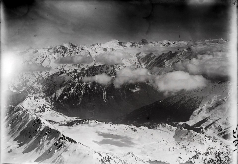 ETH-BIB-Lukmanierstrasse, Olivone, Rheinwaldhorn v. W. aus 3500 m-Inlandflüge-LBS MH01-003361
