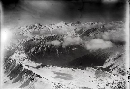 ETH-BIB-Lukmanierstrasse, Olivone, Rheinwaldhorn v. W. aus 3500 m-Inlandflüge-LBS MH01-003361