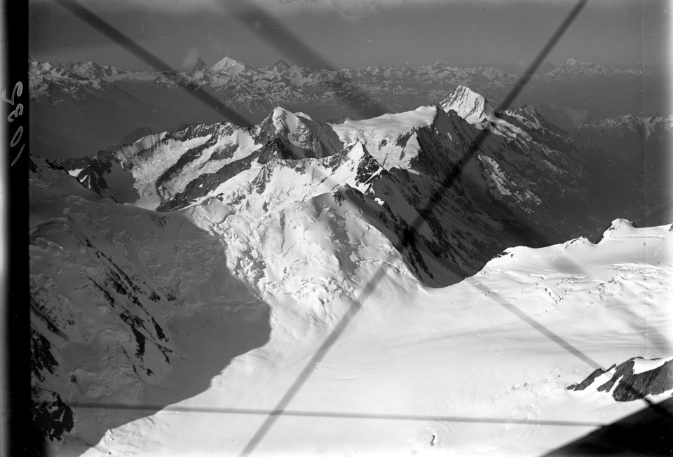 ETH-BIB-Lötschenlücke, Bietschhorn, Walliseralpen v. N. O. aus 4500 m-Inlandflüge-LBS MH01-001032