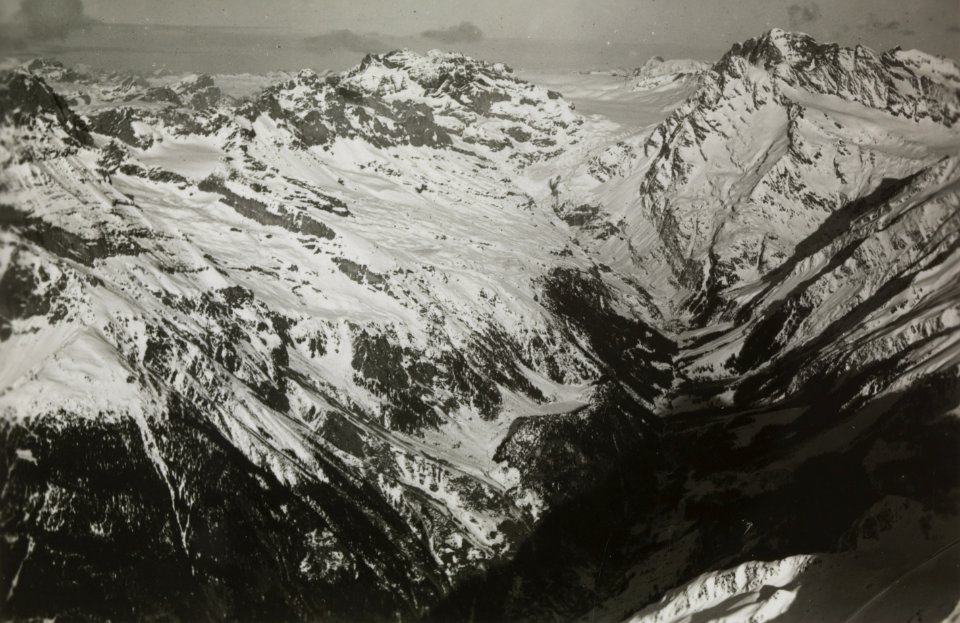 ETH-BIB-Maderanertal, Hüfigletscher, Scherhorn, Tödi aus 3500 m-Inlandflüge-LBS MH01-000127