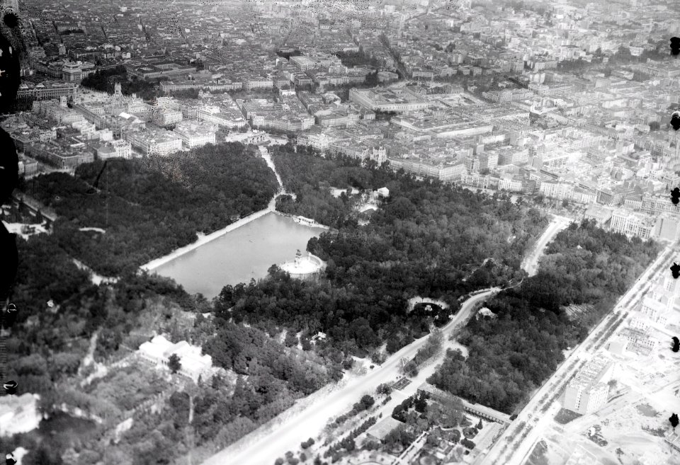 ETH-BIB-Madrid (öffentlicher Park) aus 200 m Höhe-Mittelmeerflug 1928-LBS MH02-05-0067