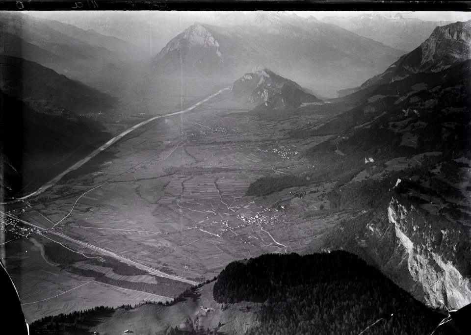 ETH-BIB-Malans, Jenins, Maienfeld, Bad Ragaz, Fläscherberg, Gonzen v. S. aus 1800 m-Inlandflüge-LBS MH01-004999