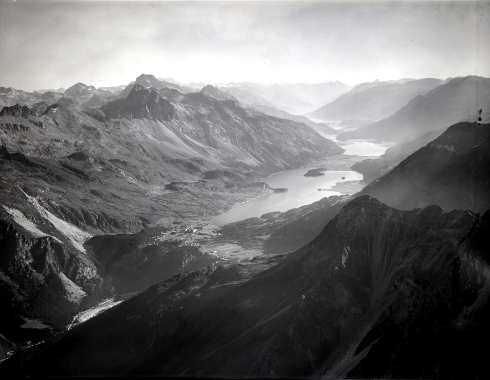 ETH-BIB-Maloja, Malojapass, Silsersee, Silvaplanasee, Piz Lagrev, Casarcia v. S. W. aus 3400 m-Inlandflüge-LBS MH01-007828